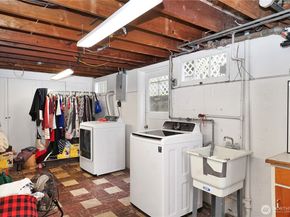 9521 12th Avenue NW, Seattle WA 98117