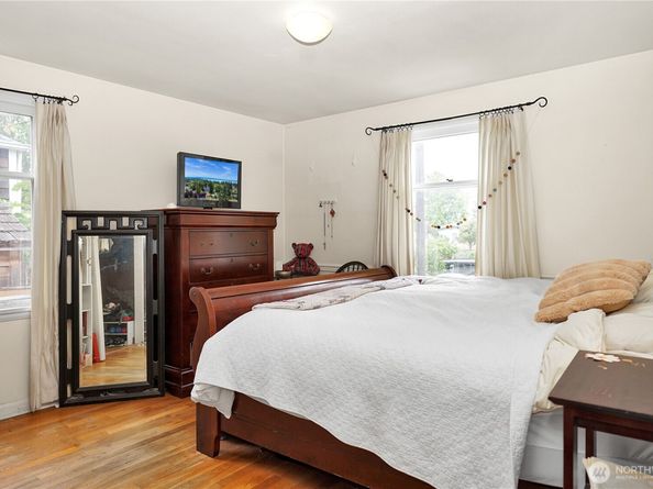 9521 12th Avenue NW, Seattle WA 98117