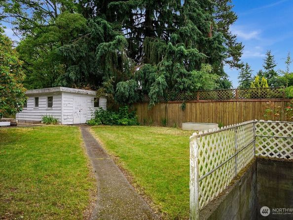 9521 12th Avenue NW, Seattle WA 98117