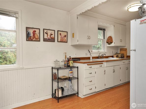 9521 12th Avenue NW, Seattle WA 98117