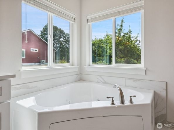 1738 Lilypad Place E, Port Orchard WA 98366