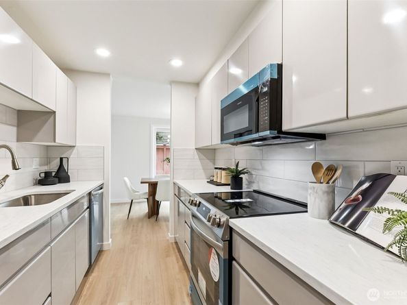 1613 California Avenue SW 101, Seattle WA 98116