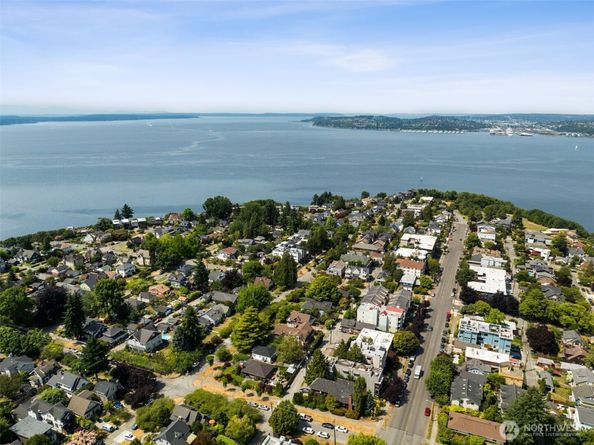 1613 California Avenue SW 101, Seattle WA 98116