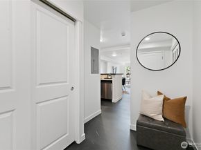 1909 10th Avenue W 203, Seattle WA 98119