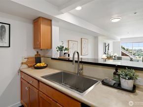 1909 10th Avenue W 203, Seattle WA 98119