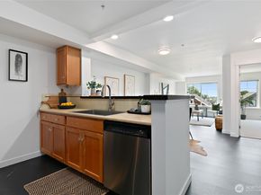 1909 10th Avenue W 203, Seattle WA 98119