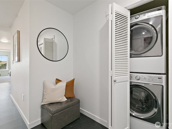 1909 10th Avenue W 203, Seattle WA 98119