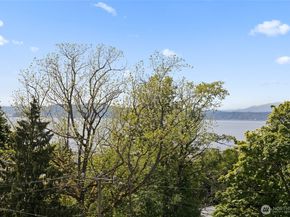 1909 10th Avenue W 203, Seattle WA 98119