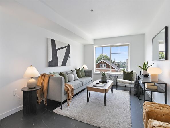 1909 10th Avenue W 203, Seattle WA 98119
