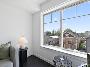 1909 10th Avenue W 203, Seattle WA 98119