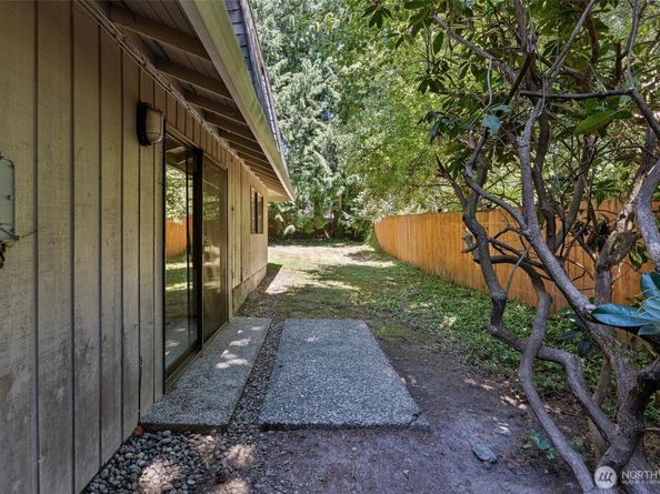 17726 NE 26th St., Redmond WA 98052