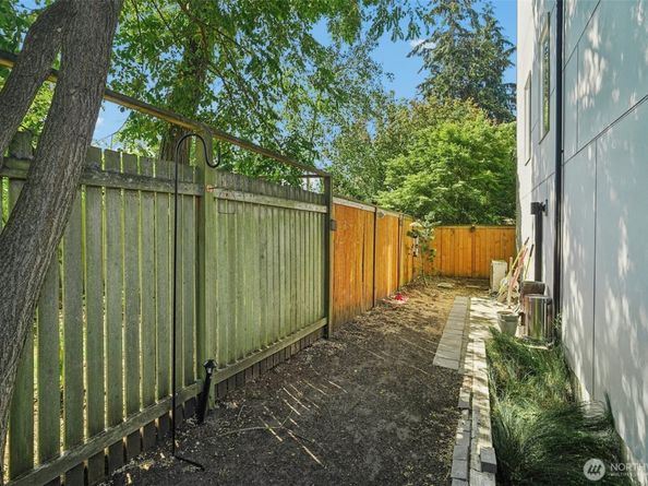 8020 17th Avenue NW, Seattle WA 98117