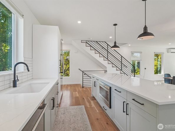 8020 17th Avenue NW, Seattle WA 98117