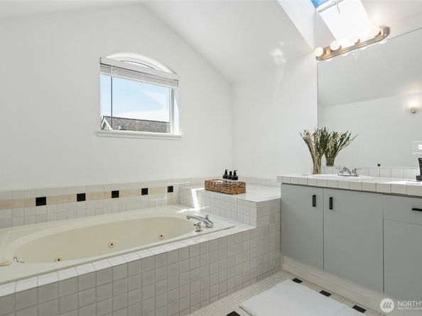 1926 Fairview Avenue E 307, Seattle WA 98102