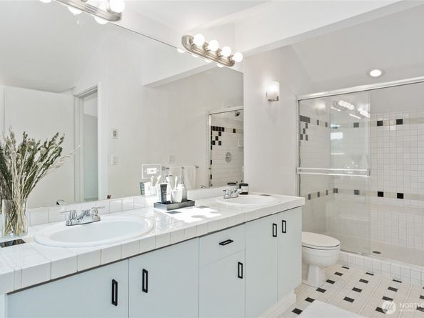 1926 Fairview Avenue E 307, Seattle WA 98102