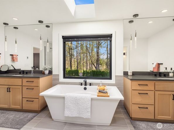 20300 166th Avenue NE, Woodinville WA 98072