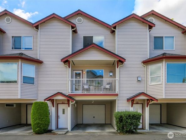 8823 Holly Drive 520, Everett WA 98208