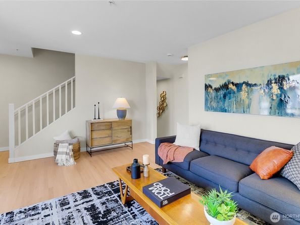 8823 Holly Drive 520, Everett WA 98208