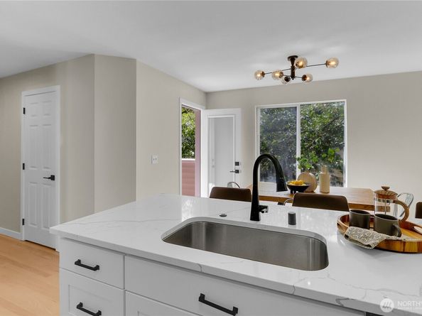 8823 Holly Drive 520, Everett WA 98208