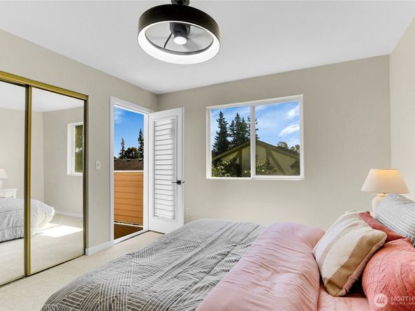 8823 Holly Drive 520, Everett WA 98208