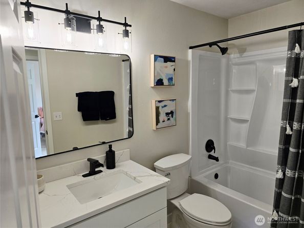 8823 Holly Drive 520, Everett WA 98208
