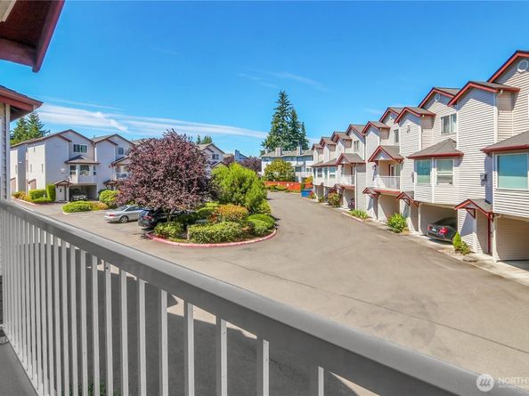 8823 Holly Drive 520, Everett WA 98208