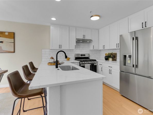 8823 Holly Drive 520, Everett WA 98208
