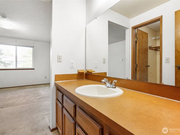 3560 Narrows View Lane NE 5201, Bremerton WA 98310
