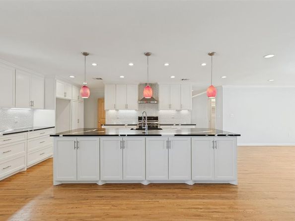 541  Woolsey Drive , Dallas Texas 75224