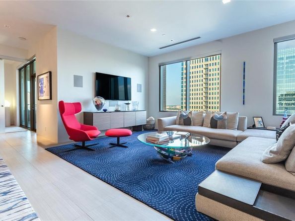 2300  WOLF Street  18A, Dallas Texas 75201