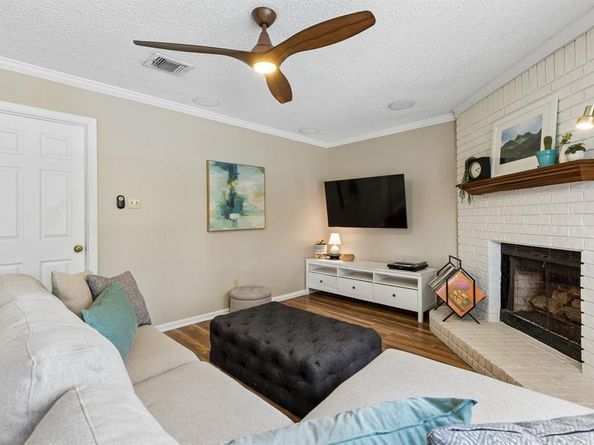 1214  Eaton Lane , Grapevine Texas 76051