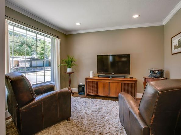 6221  Town Hill Lane , Dallas Texas 75214
