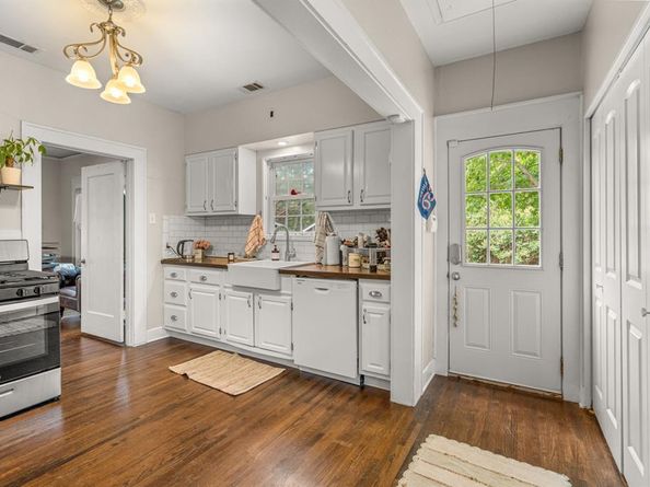 2736  Willing Avenue , Fort Worth Texas 76110