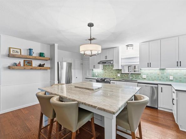 1715  Lansford Avenue , Dallas Texas 75224