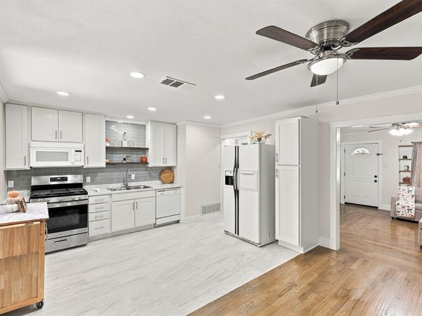 3214  Parker Street , Irving Texas 75062