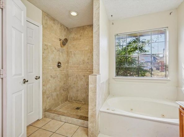 4663  Essex Court , Grand Prairie Texas 75052