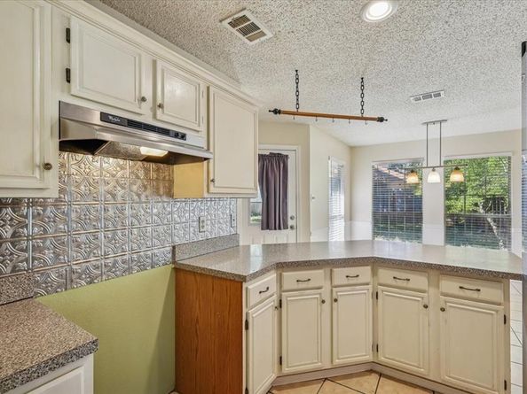 4663  Essex Court , Grand Prairie Texas 75052