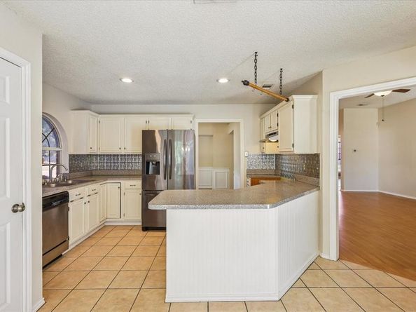 4663  Essex Court , Grand Prairie Texas 75052