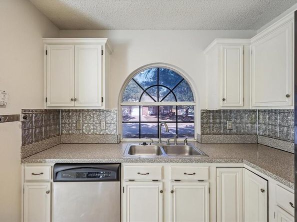 4663  Essex Court , Grand Prairie Texas 75052