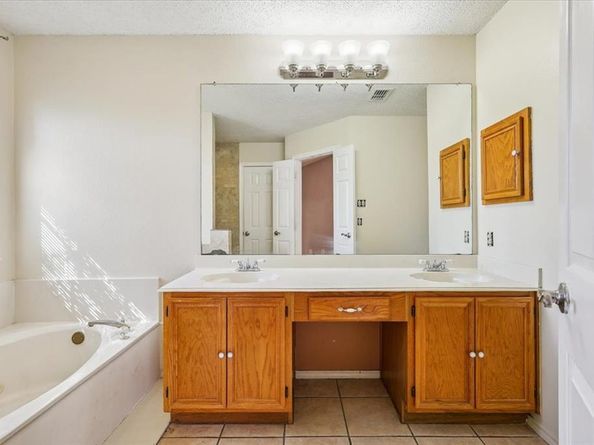 4663  Essex Court , Grand Prairie Texas 75052