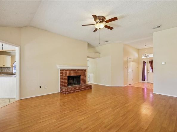 4663  Essex Court , Grand Prairie Texas 75052