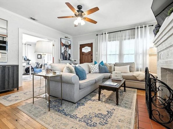 1609  Belle Place , Fort Worth Texas 76107