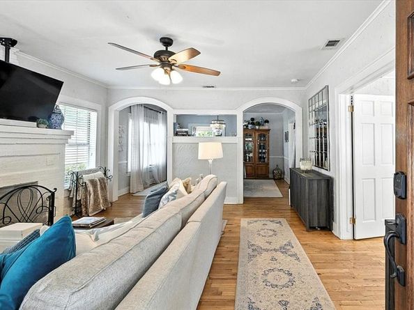 1609  Belle Place , Fort Worth Texas 76107