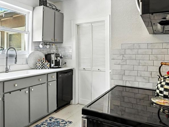 1609  Belle Place , Fort Worth Texas 76107