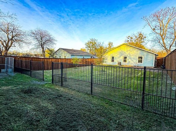 307 S New Mexico Street , Celina Texas 75009