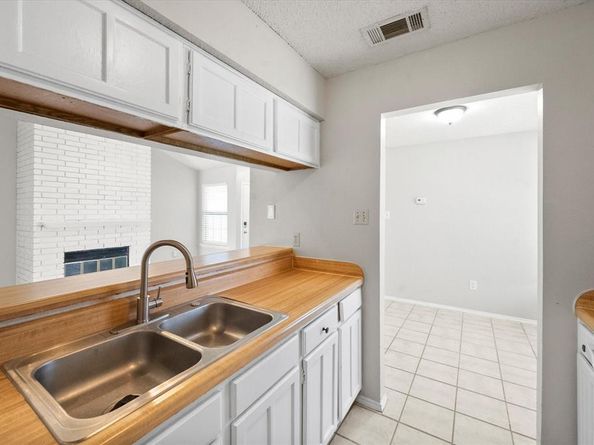 704  Woodland Court , Kennedale Texas 76060