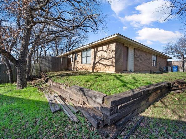 704  Woodland Court , Kennedale Texas 76060