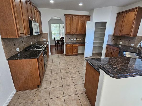 2410  Honey Drive , Arlington Texas 76001