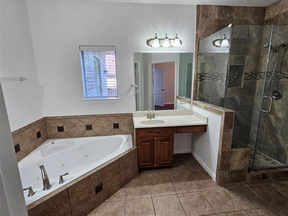 2410  Honey Drive , Arlington Texas 76001