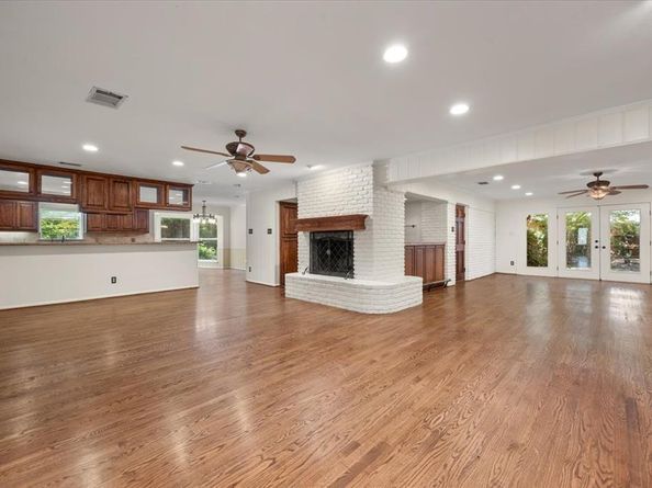 4400  Summercrest Court , Fort Worth Texas 76109